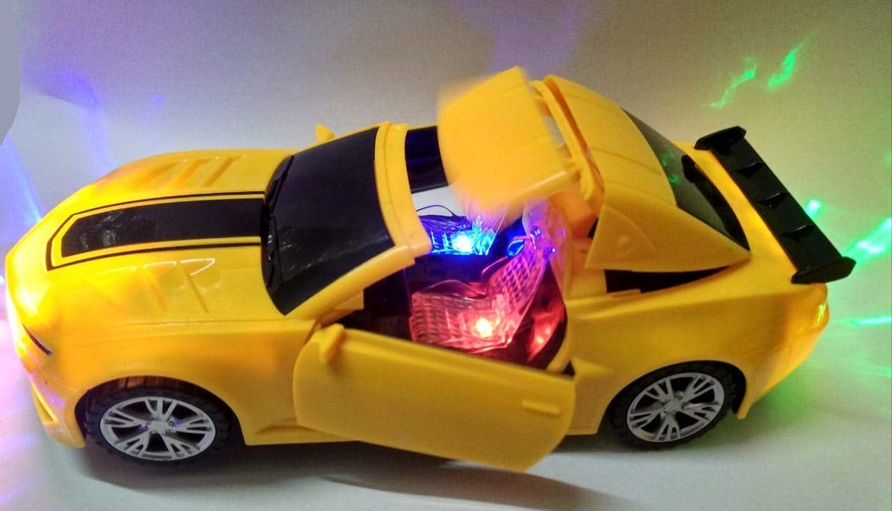 Жълта конвертируема кола с отварящи се врати ⚡