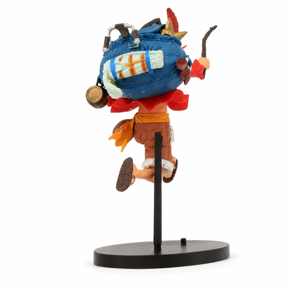 Аниме фигура Monkey D. Luffy с голяма приключенска раница от One Piece – заден изглед