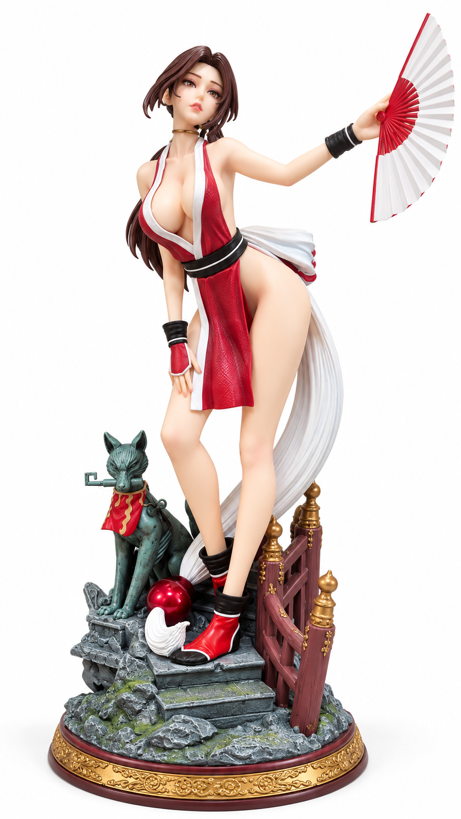 Фигура Mai Shiranui от The King of Fighters с червено-бяло ветрило и японска декоративна основа