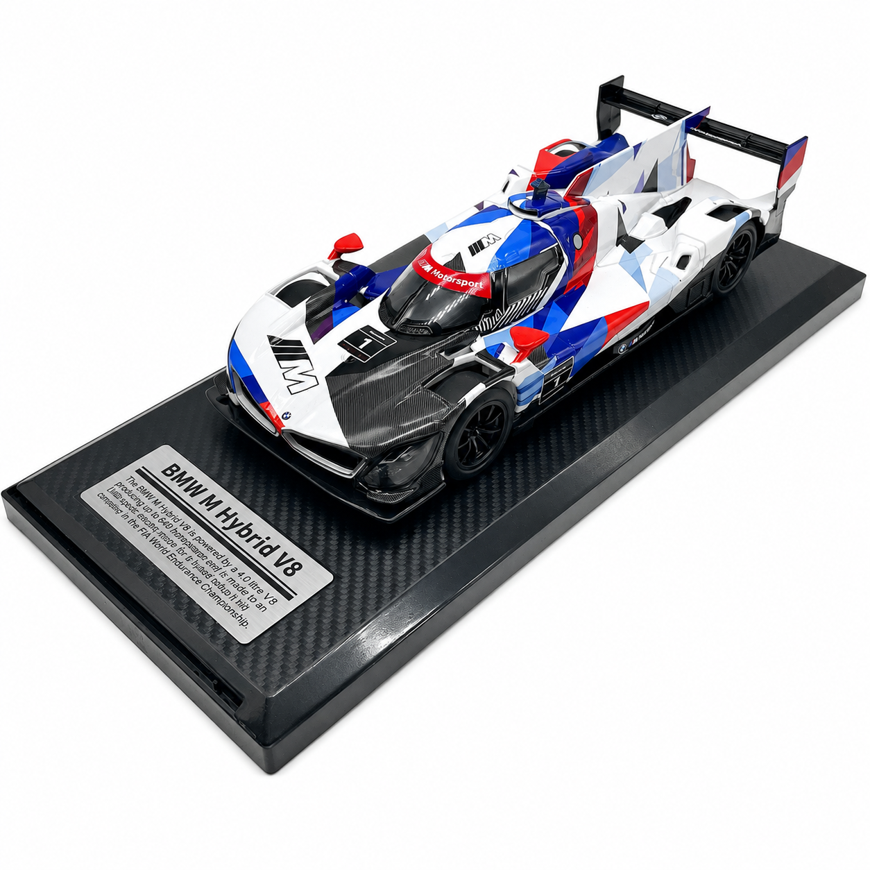 BMW M Hybrid V8 CCA 1:24 върху дисплей основа с табелка