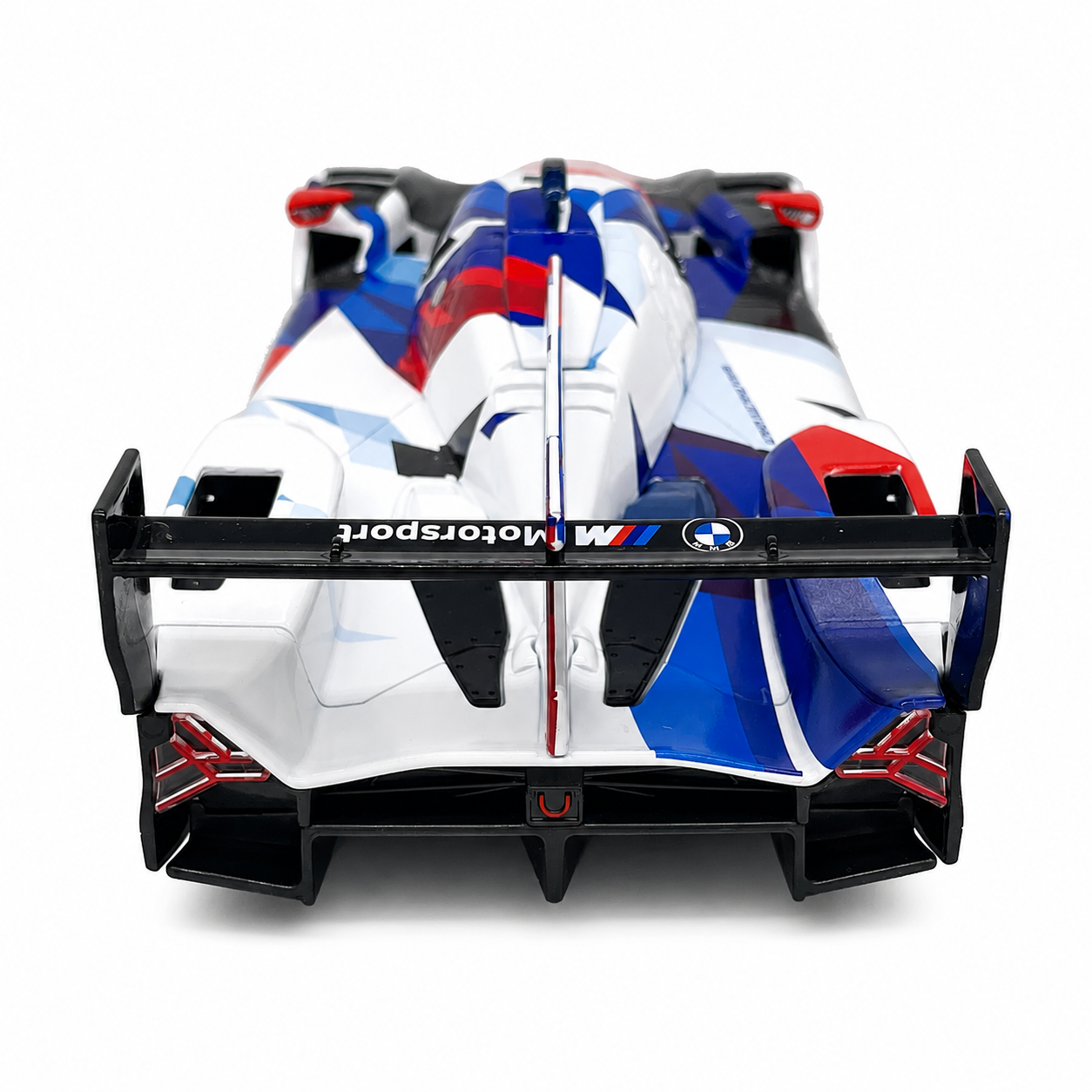 BMW M Hybrid V8 CCA 1:24 с голямо задно крило и дифузьор