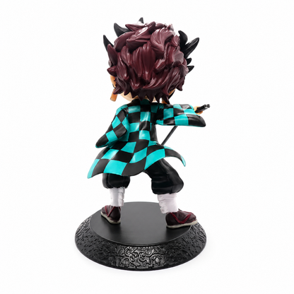 Заден изглед на Chibi фигура Tanjiro Kamado от Demon Slayer
