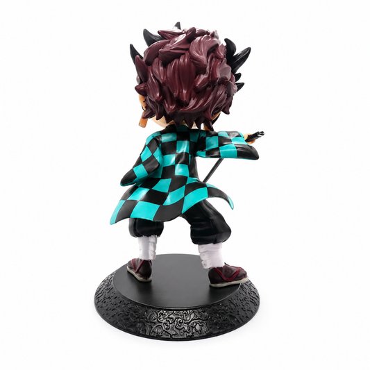 Заден изглед на Chibi фигура Tanjiro Kamado от Demon Slayer