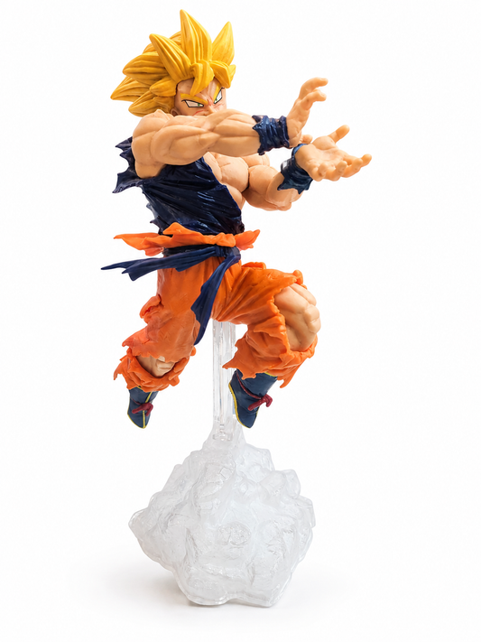 Аниме фигура Super Saiyan Goku от Dragon Ball Z в бойна поза