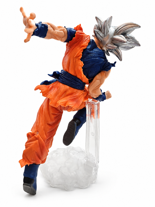 Заден изглед на аниме фигура Ultra Instinct Goku от Dragon Ball Super
