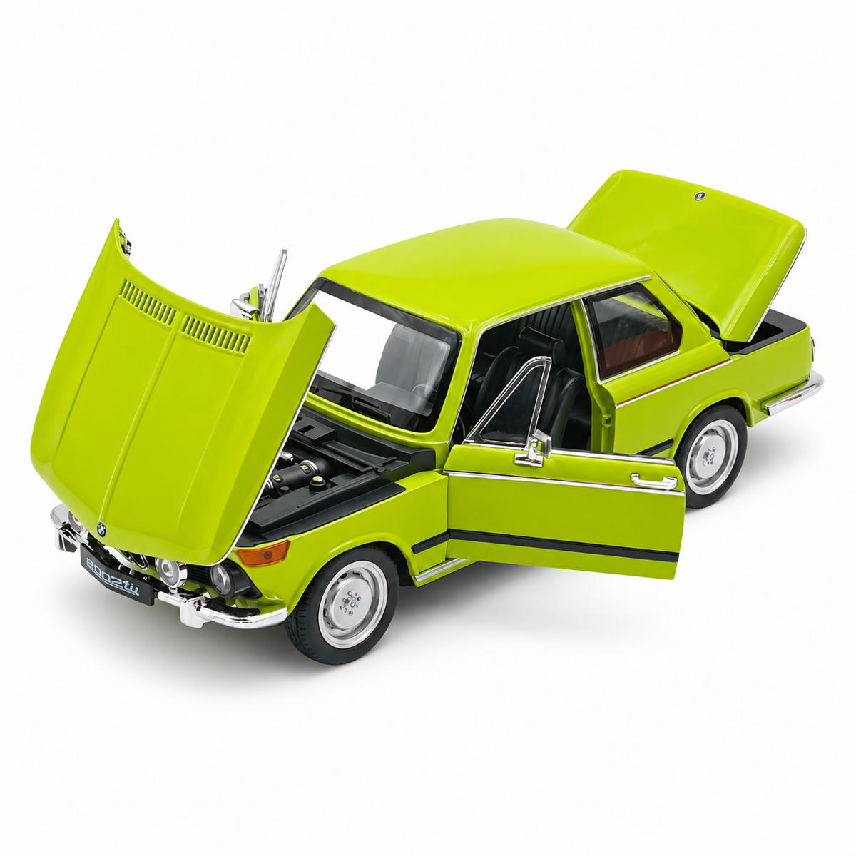 BMW 1602 Taiga 1971 модел с отворени капак, врата и багажник