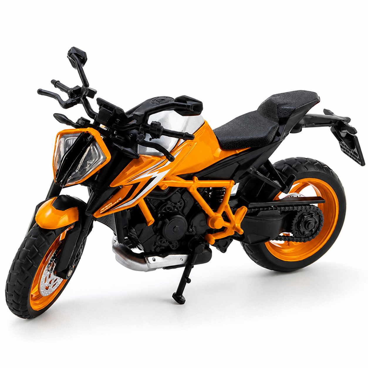 Оранжев метален модел KTM 1290 Super Duke R 2022 в мащаб 1:18