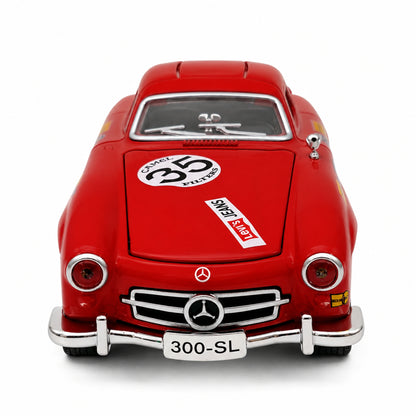 Mercedes-Benz 300 SL Gullwing Racing №35 в червен, черен и сребрист цвят – преден изглед