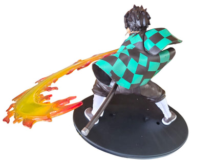 Tanjiro Kamado – Demon Slayer фигурка с огнен меч