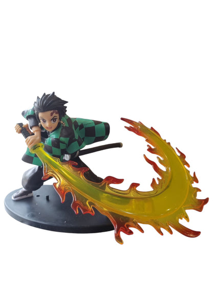 Tanjiro Kamado – Demon Slayer фигурка с огнен меч