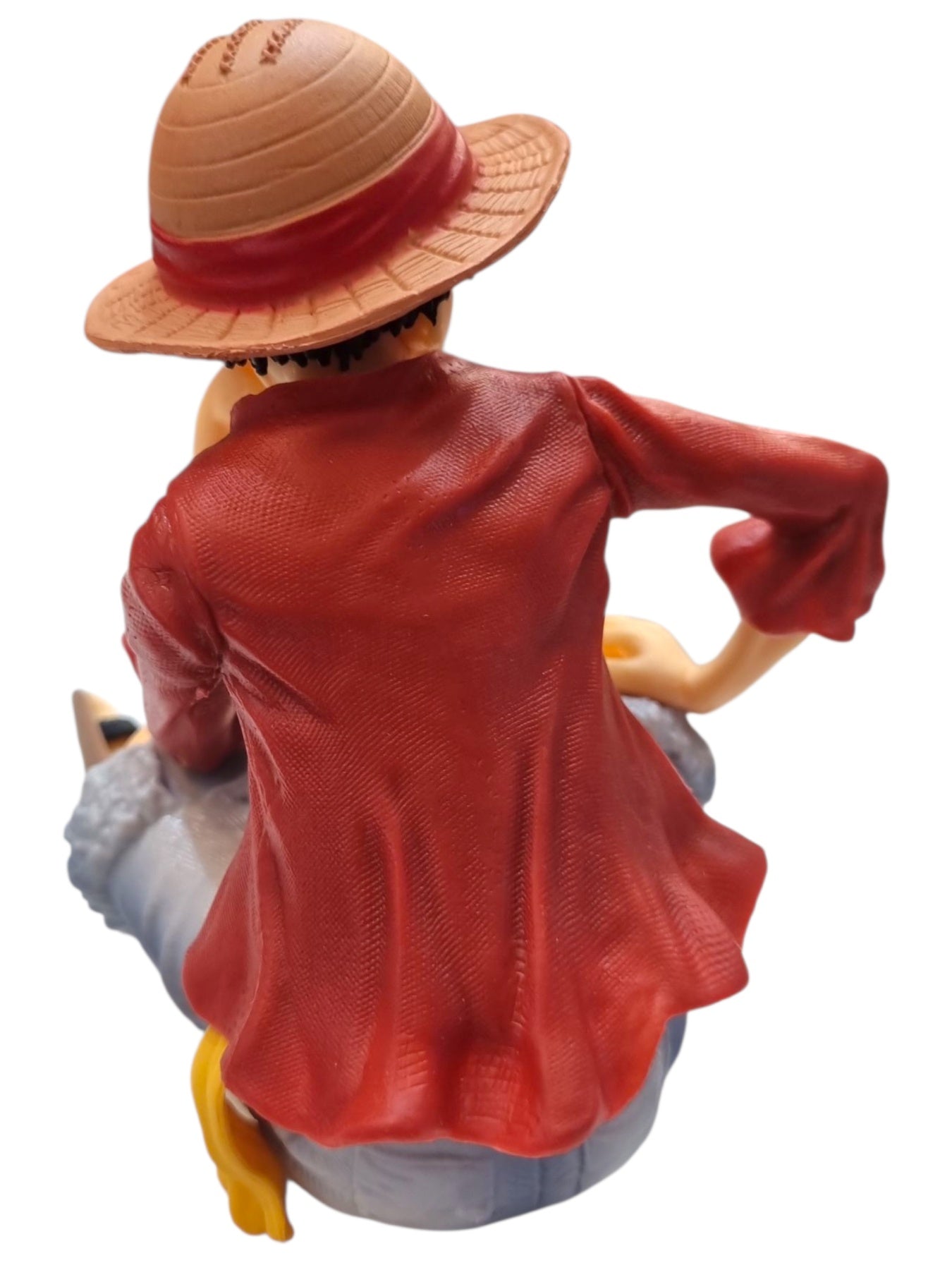 Фигурка на Luffy (One Piece) – Седяща поза, усмихнат, сламена шапка