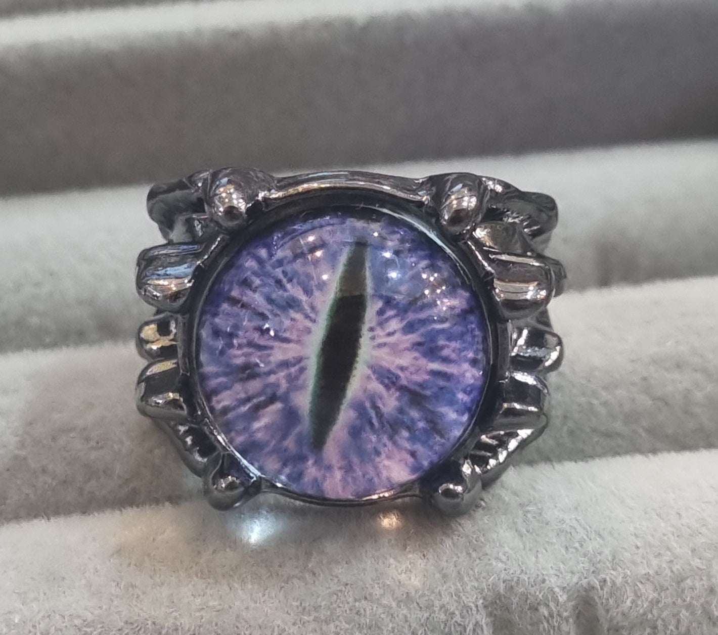 Пръстен с драконово око – готик и фентъзи стил