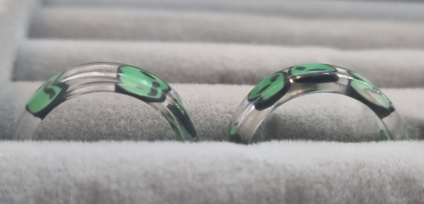 Пръстен с извънземни – акрилен дизайн