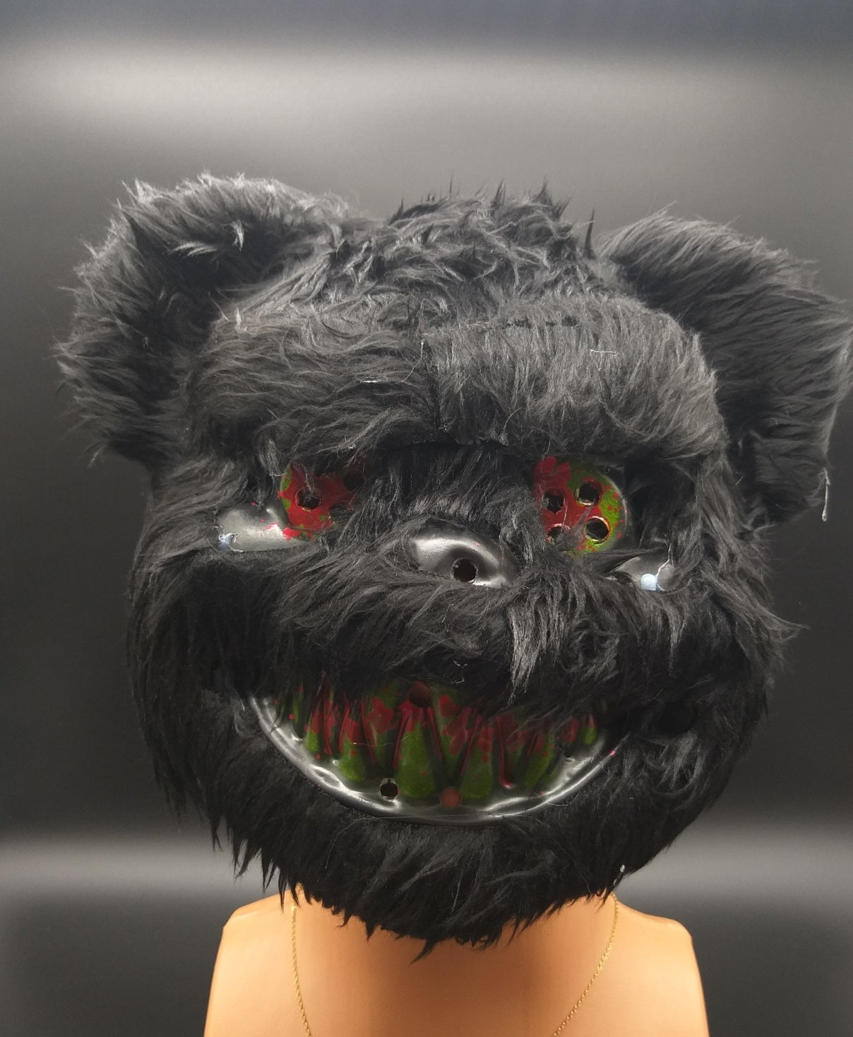 Маска Horror Bear – черна космата маска с плашеща усмивка