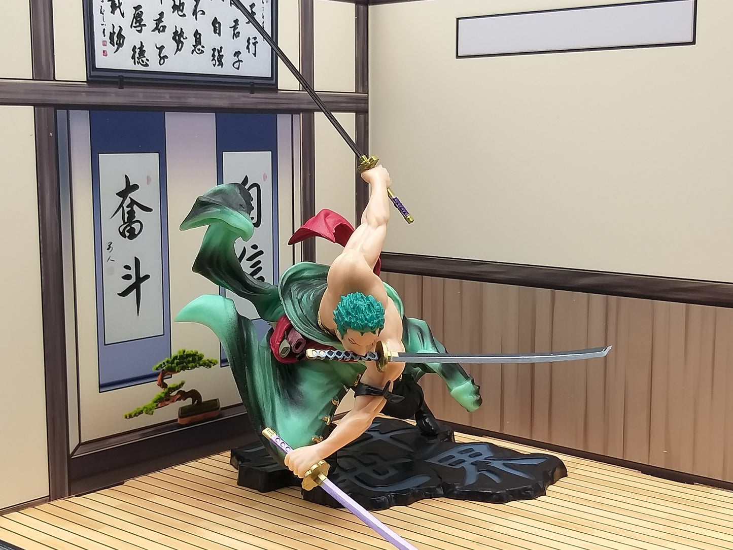 Фигура Roronoa Zoro One Piece – тройна атака с мечове