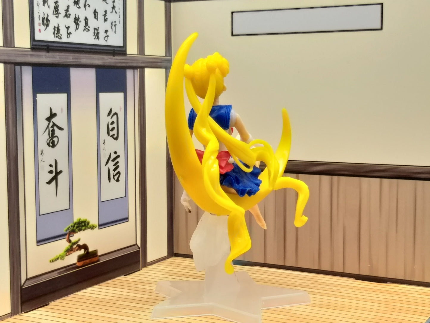 Sailor Moon фигурка – Лунен трон 🌙