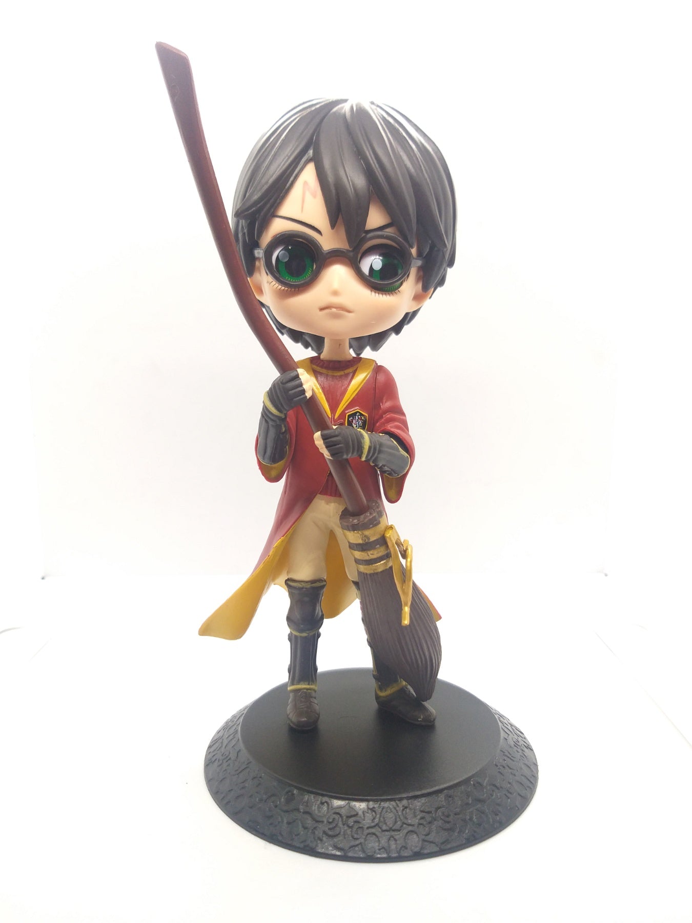 Harry Potter Chibi фигурка с металата от куидича | Мини фигурка